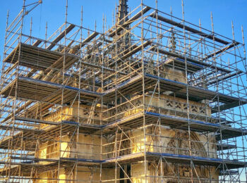Echafaudage sur le chantier de la chapelle saint Hubert