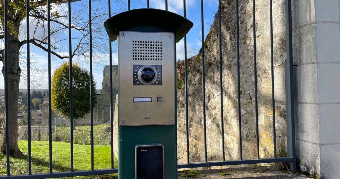 Interphone pour accès personne à mobilité réduite