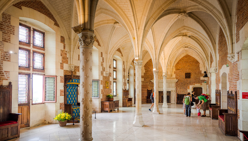 Grande salle du château d'Amboise qui accueille les groupes lors des visites.