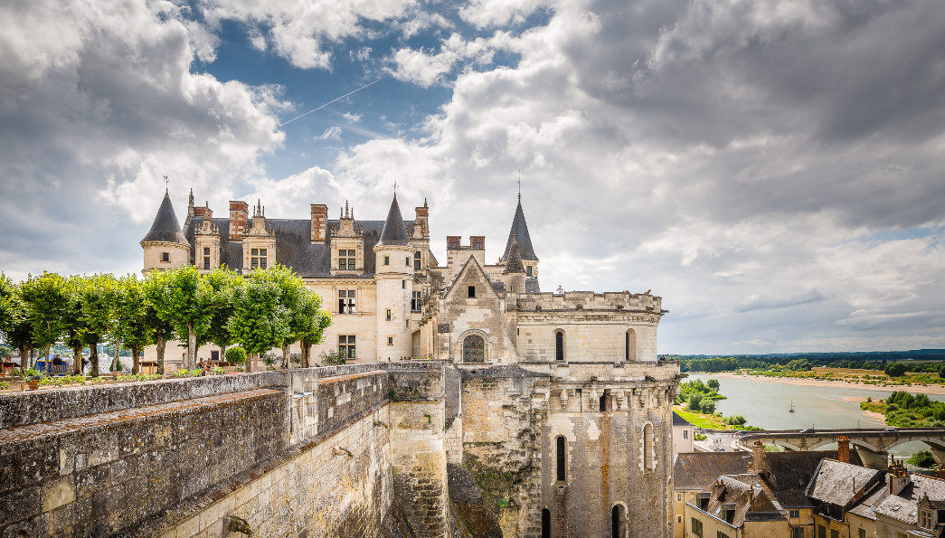 Vue du château Royal d'Amboise au bord de Loire