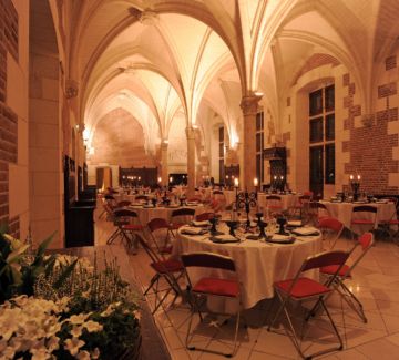 Réception dans la grande salle du Château Royal d'Amboise en soirée